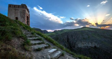 More information about Zahhak Castle