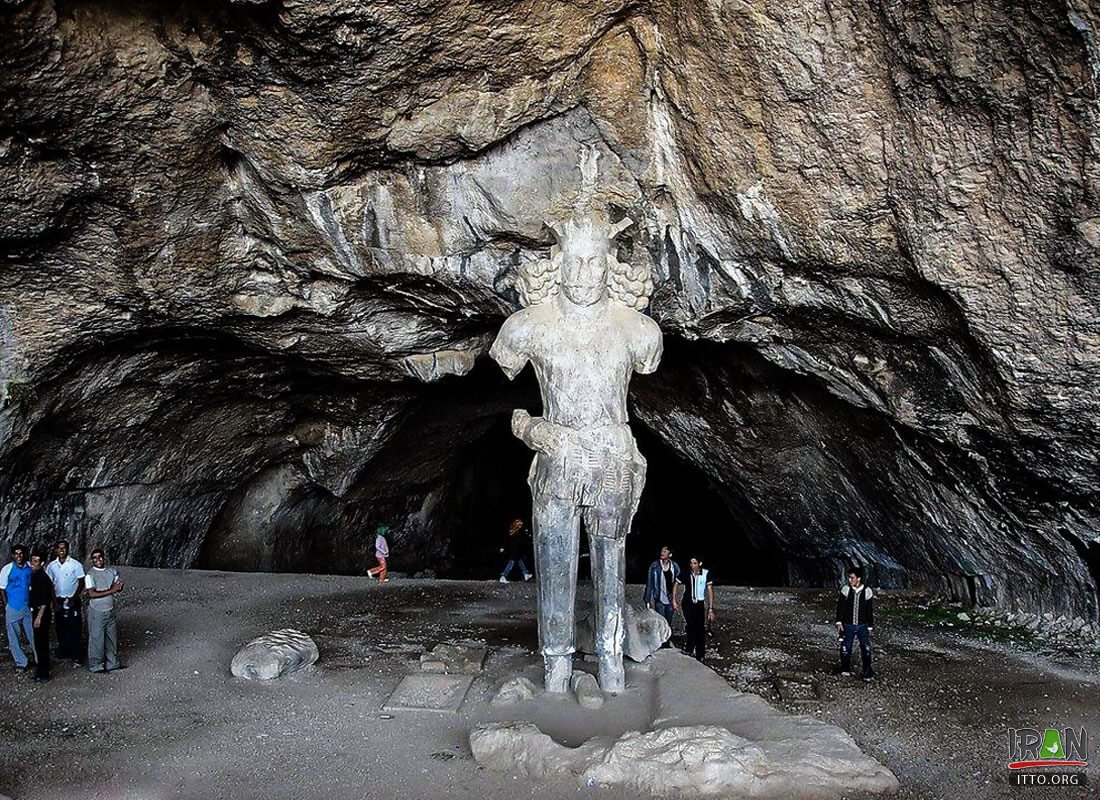 Shapur Statue at the entrance of Shahpour Cave near Bishapur - Kazerun