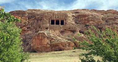 More information about The rock tomb of Fakhrigah in Mahabad