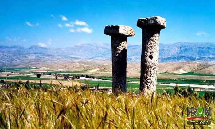 Dogoor-e-dopa stone columns