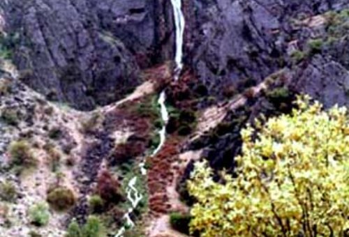 Dareh Eshq Waterfall in Farsan