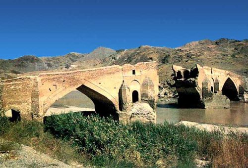 Dokhtar Bridge (Kiz Bridge) in Mianeh