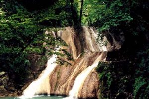 Lowe Waterfall - Minoodasht