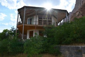 KolahFarangi Mansion - Maku