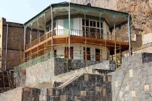 KolahFarangi Mansion - Maku