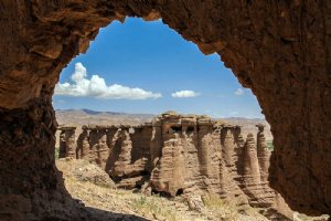 Behestan Castle (Ghaleh Gheshlaagh)