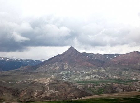 Sanduq Sandaran Mountain