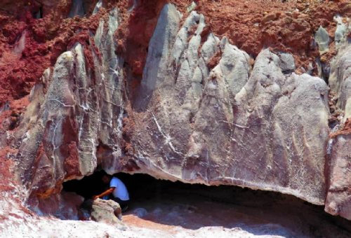 Salt Goddess Cave & Mountain in Hormoz Island
