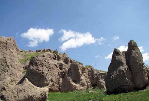 Pari Hill (Pari Castle) in Malayer