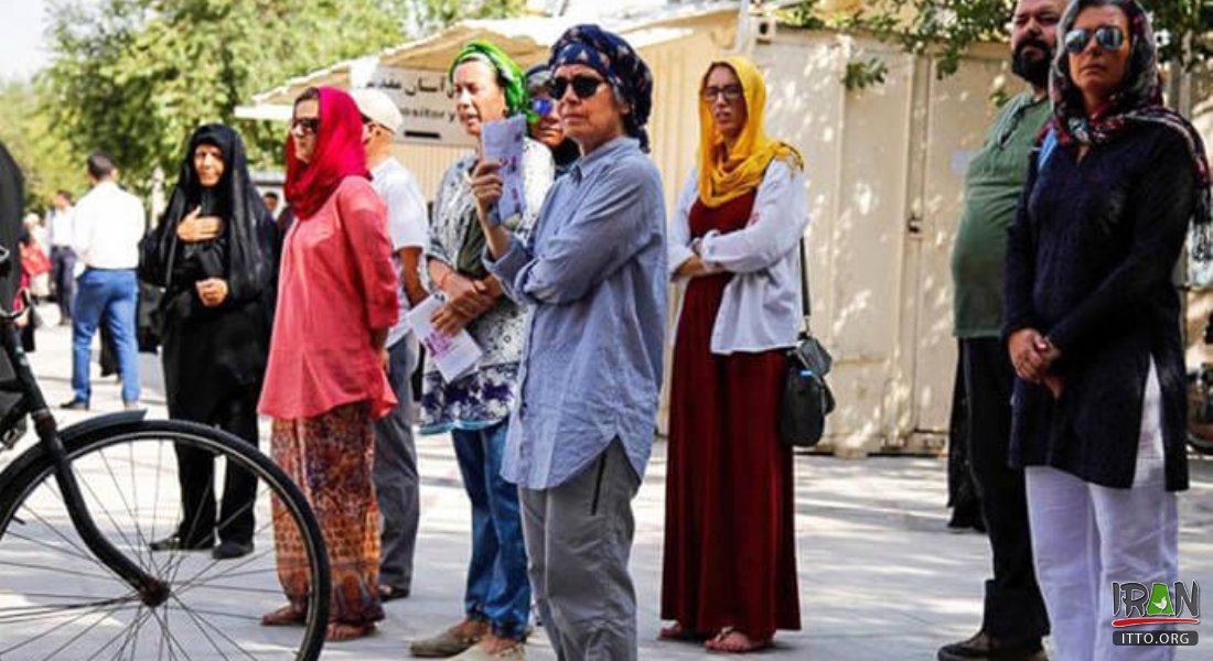 More foreign tourists spectate religious rituals while in Yazd