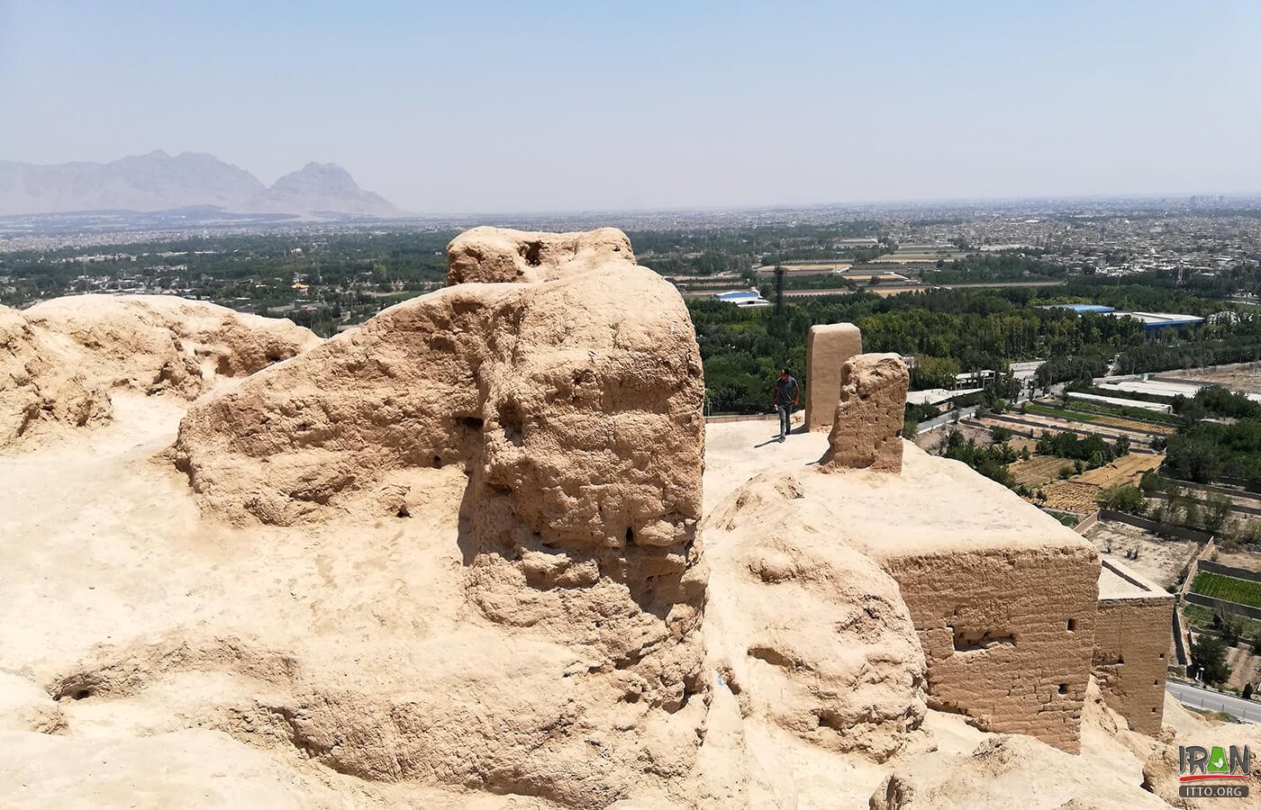 Atashgah-e Esfahan,Isfahan Fire Temple,atashgaah isfahan,atashgah esfahan,آتش گاه اصفهان,کوه آتشگاه,atashgah mountain,esfahan fire temple,isfahan province
