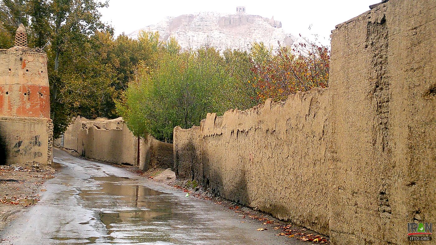 Atashgah-e Esfahan,Isfahan Fire Temple,atashgaah isfahan,atashgah esfahan,آتش گاه اصفهان,کوه آتشگاه,atashgah mountain,esfahan fire temple,isfahan province