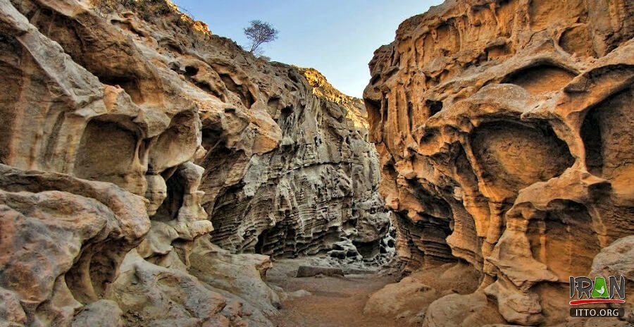 Chaah Kooh Canyon,Chah-kooh gorge,Chaahkooh Valley,Chahkooh canyon Qeshm,Tangeh Chaah-Kooh,جزیره قشم,خلیج فارس,چاه کوه,دره چاه کوه,تنگه چاه کوه,tangeye chahkuh,chahkoh,chahkouh,chaahkooh,chaahkuh,darreh chahkooh,gheshm,qeshm island,persian gulf,hormozgan,hurmozgan,hormozgaan