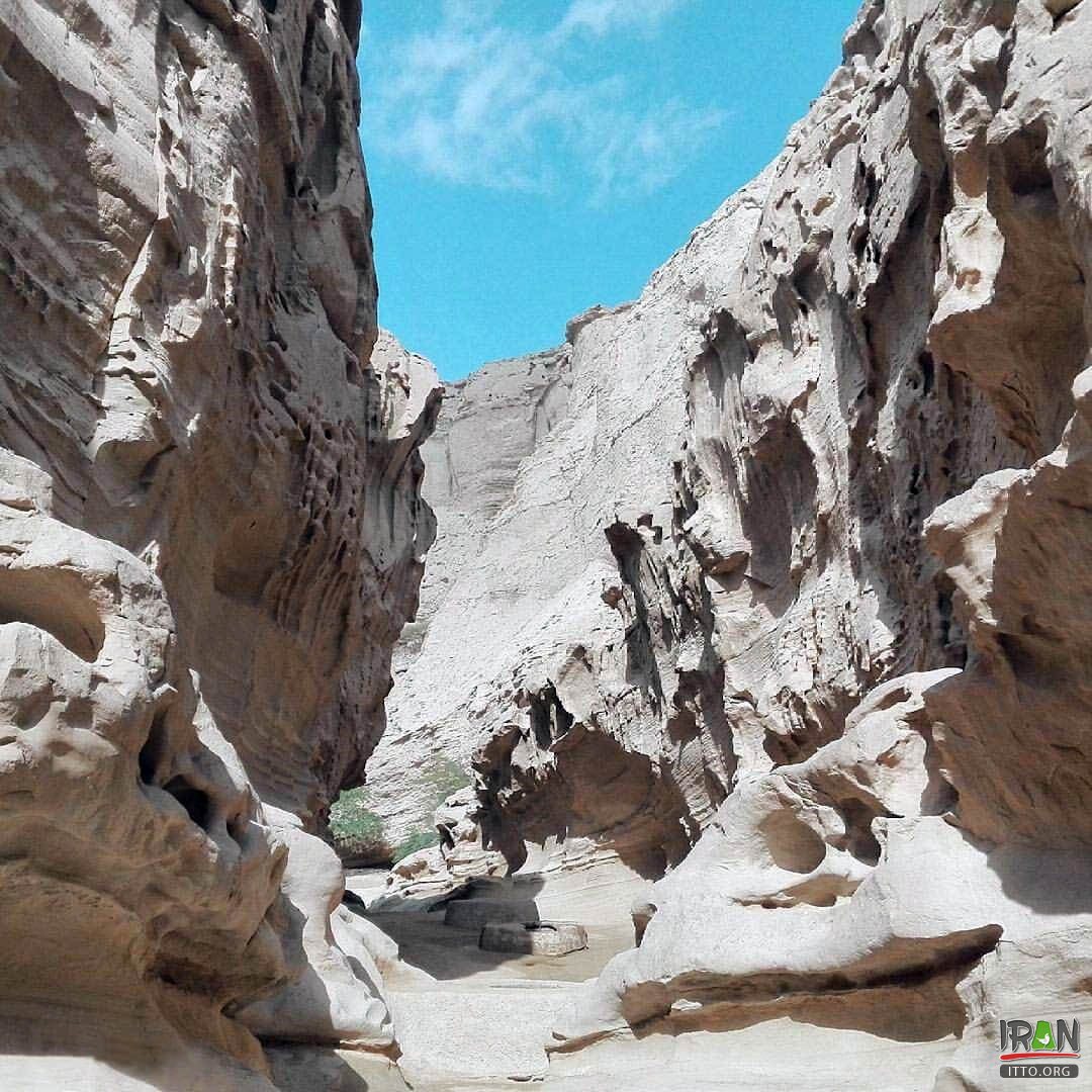 Chaah Kooh Canyon,Chah-kooh gorge,Chaahkooh Valley,Chahkooh canyon Qeshm,Tangeh Chaah-Kooh,جزیره قشم,خلیج فارس,چاه کوه,دره چاه کوه,تنگه چاه کوه,tangeye chahkuh,chahkoh,chahkouh,chaahkooh,chaahkuh,darreh chahkooh,gheshm,qeshm island,persian gulf,hormozgan,hurmozgan,hormozgaan