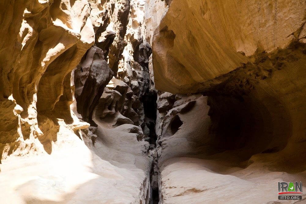 Chaah Kooh Canyon,Chah-kooh gorge,Chaahkooh Valley,Chahkooh canyon Qeshm,Tangeh Chaah-Kooh,جزیره قشم,خلیج فارس,چاه کوه,دره چاه کوه,تنگه چاه کوه,tangeye chahkuh,chahkoh,chahkouh,chaahkooh,chaahkuh,darreh chahkooh,gheshm,qeshm island,persian gulf,hormozgan,hurmozgan,hormozgaan