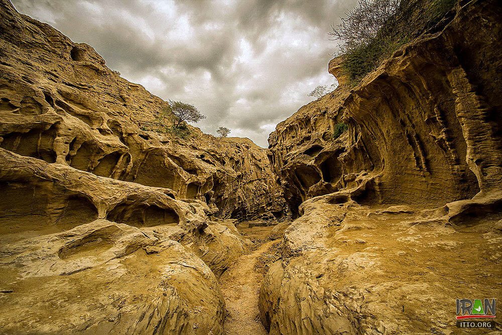 Chaah Kooh Canyon,Chah-kooh gorge,Chaahkooh Valley,Chahkooh canyon Qeshm,Tangeh Chaah-Kooh,جزیره قشم,خلیج فارس,چاه کوه,دره چاه کوه,تنگه چاه کوه,tangeye chahkuh,chahkoh,chahkouh,chaahkooh,chaahkuh,darreh chahkooh,gheshm,qeshm island,persian gulf,hormozgan,hurmozgan,hormozgaan
