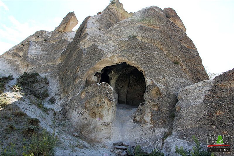 Tomb of Shirin and Farhad,Sa'dal rocky church,گوردخمه سیرین و فرهاد,مقبره شیرین و فرهاد,قبر شیرین و فرهاد,چالدران,سیاه چشمه,siahcheshmeh,chalderan,chaldoran,shirin and farhad catacomb,shirin and farhad tomb,آذربایجان غربی,azarbaijan gharbi,west azarbaijan,west azerbaijan,rock church,kelisaye sangi,kelisa sangi,rock church,rocky church,کلیسای صخره ای‎