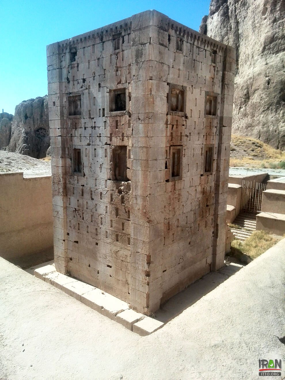 Tomb of Darius the Great,Naqsh Rustam,Naghsh-e-Rostam ancient necropolis,محوطه تاریخی نقش رستم,مرودشت,marvdasht,fars province,استان فارس,naqsherostam,naqsh rostam,naghsh rostam,کعبه زرتشت,Alexander the Great,اسکندر مقدونی,هخامنشیان,مقبره داریوش,قبر داریوش,Achaemenid Tomb,Xerxes I,Xerxes,Cube of Zoroaster