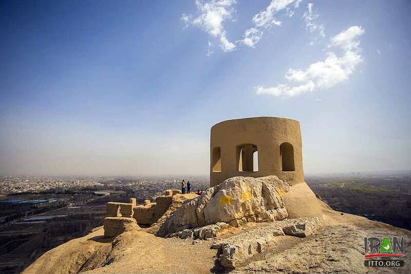 Atashgah-e Esfahan,Isfahan Fire Temple,atashgaah isfahan,atashgah esfahan,آتش گاه اصفهان,کوه آتشگاه,atashgah mountain,esfahan fire temple,isfahan province