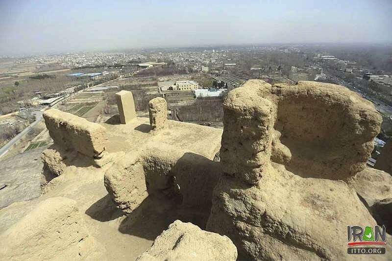 Atashgah-e Esfahan,Isfahan Fire Temple,atashgaah isfahan,atashgah esfahan,آتش گاه اصفهان,کوه آتشگاه,atashgah mountain,esfahan fire temple,isfahan province