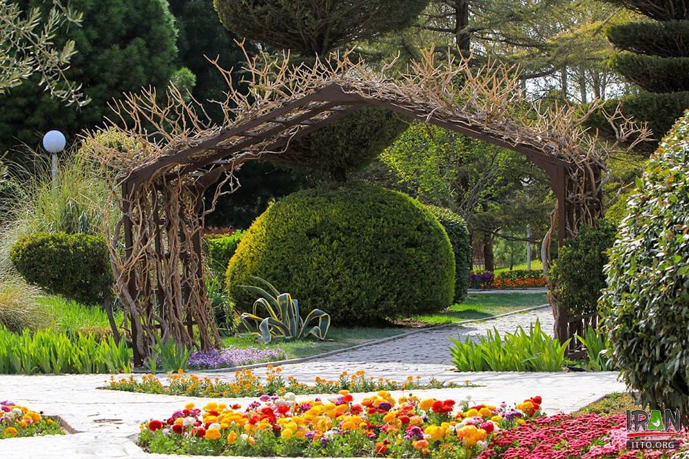 باغ گلهای اصفهان,باغ گل اصفهان,baghe gol esfahan,bagh gol esfaha,isfahan gardens,esfahan garden,Esfahan Flower Garden, Baaghe Golha, Isfahan Flowers Garden