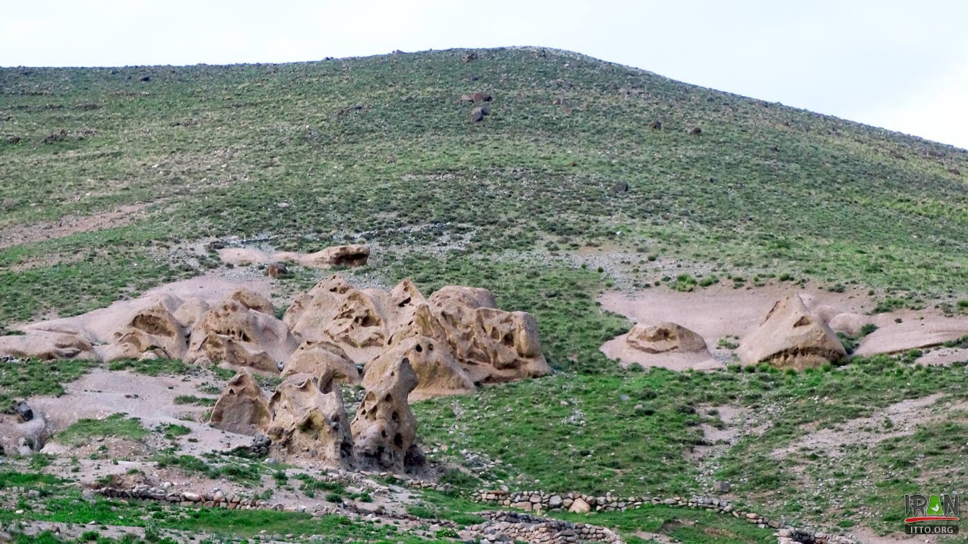 Rocky and buried village of Hile Var,Hileh Var Village,Hilehvar caved village,روستای مدفون حیله ور,روستای حیلهور,hilehvar,hilevar,hileh var village,کندوان,اسکو,روستای تاریخی,ancient village,east azerbaijan,east azarbaijan