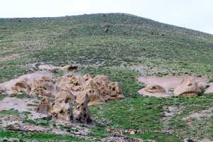 Hileh var caved village near Osku