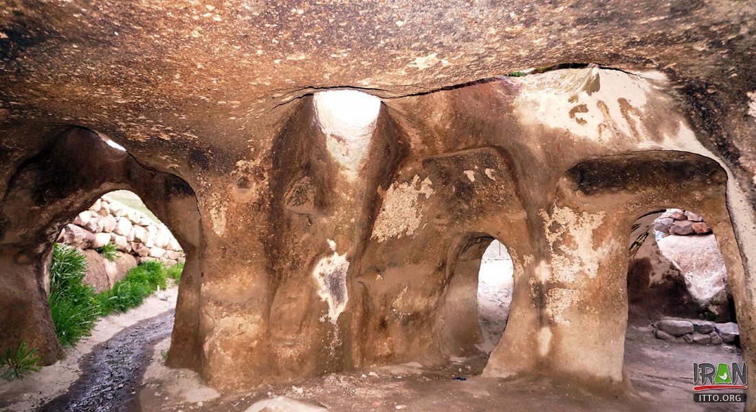 Hileh var caved village near Osku