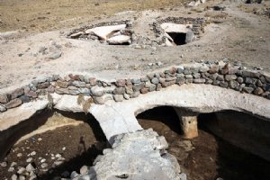 Hileh var caved village near Osku