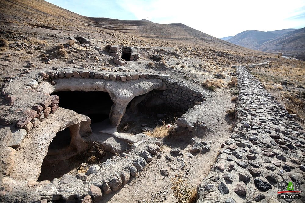 Rocky and buried village of Hile Var,Hileh Var Village,روستای مدفون حیله ور,روستای حیلهور,hilehvar,hilevar,hileh var village