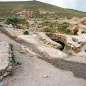 Hileh var caved village near Osku