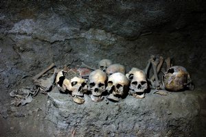 human skeletons buried in Samen Underground City