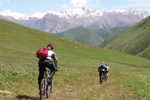 Iran bike tour invites you to take the adventure