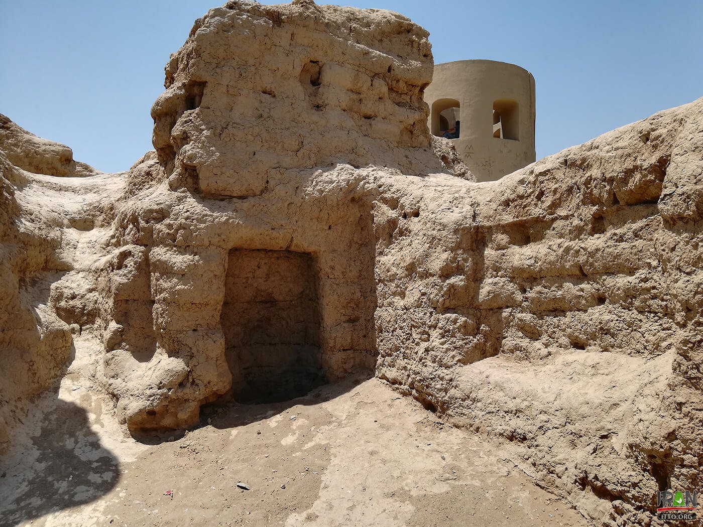 Atashgah-e Esfahan,Isfahan Fire Temple,atashgaah isfahan,atashgah esfahan,آتش گاه اصفهان,کوه آتشگاه,atashgah mountain,esfahan fire temple,isfahan province