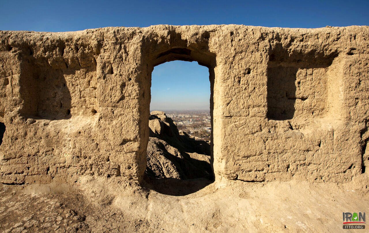 Atashgah-e Esfahan,Isfahan Fire Temple,atashgaah isfahan,atashgah esfahan,آتش گاه اصفهان,کوه آتشگاه,atashgah mountain,esfahan fire temple,isfahan province