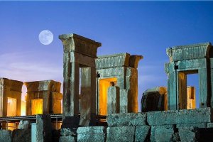 Night view of Takht-e Jamshid (Persepolis)