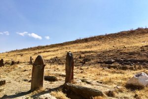 Pineh Shalvar Cemetery near Tabriz (East Azerbaijan)
