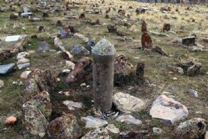 Pineh Shalvar Cemetery near Tabriz (East Azerbaijan)