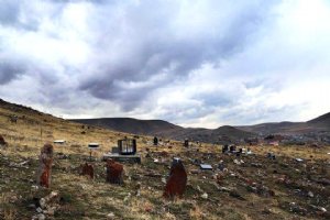 Pineh Shalvar Cemetery near Tabriz (East Azerbaijan)