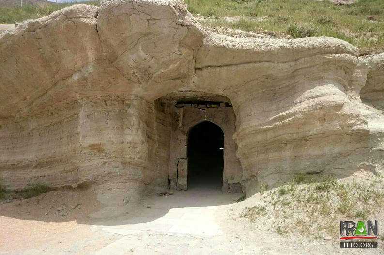 Ghadamgah Cave,Azarshahr Cave,Qadamgah ancient temple and Graveyard,Ghadamgah Temple,Ghadamgah Mosque,غار تاریخی قدمگاه,غار آذرشهر,گورستان آذرشهر,قبرستان تاریخی قدمگاه,معبد قدمگاه,ghadamgah mosque-ghadamgah temple,azar shahr,آزرشهر,masjed ghadamgah,masjid ghadamgah,azarshahr ghadamgah