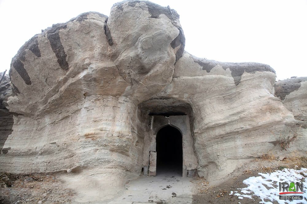 Ghadamgah Cave,Azarshahr Cave,Qadamgah ancient temple and Graveyard,Ghadamgah Temple,Ghadamgah Mosque,غار تاریخی قدمگاه,غار آذرشهر,گورستان آذرشهر,قبرستان تاریخی قدمگاه,معبد قدمگاه,ghadamgah mosque-ghadamgah temple,azar shahr,آزرشهر,masjed ghadamgah,masjid ghadamgah,azarshahr ghadamgah