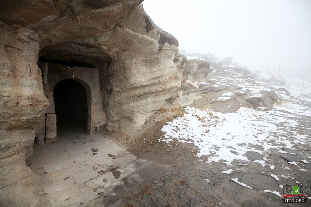 Ghadamgah Cave,Azarshahr Cave,Qadamgah ancient temple and Graveyard,Ghadamgah Temple,Ghadamgah Mosque,غار تاریخی قدمگاه,غار آذرشهر,گورستان آذرشهر,قبرستان تاریخی قدمگاه,معبد قدمگاه,ghadamgah mosque-ghadamgah temple,azar shahr,آزرشهر,masjed ghadamgah,masjid ghadamgah,azarshahr ghadamgah