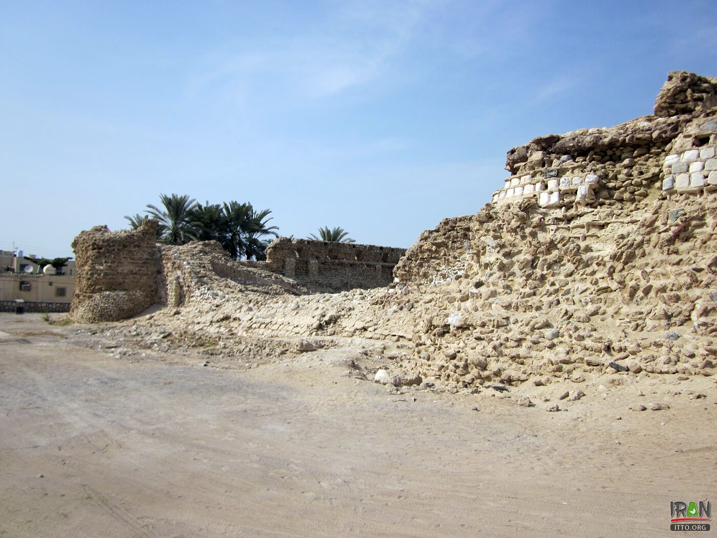Portugala kastelo,Ghale-ye Porteghaliha,Qeshm Island Portuguese Castle,قلعه پرتقالیها قشم,قلعه پرتغالیها قشم,جزیره قشم,persian gulf,خلیج فارس,hormozgan,hurmozgan,gheshm island,qeshm island,khalij fars,arabian gulf