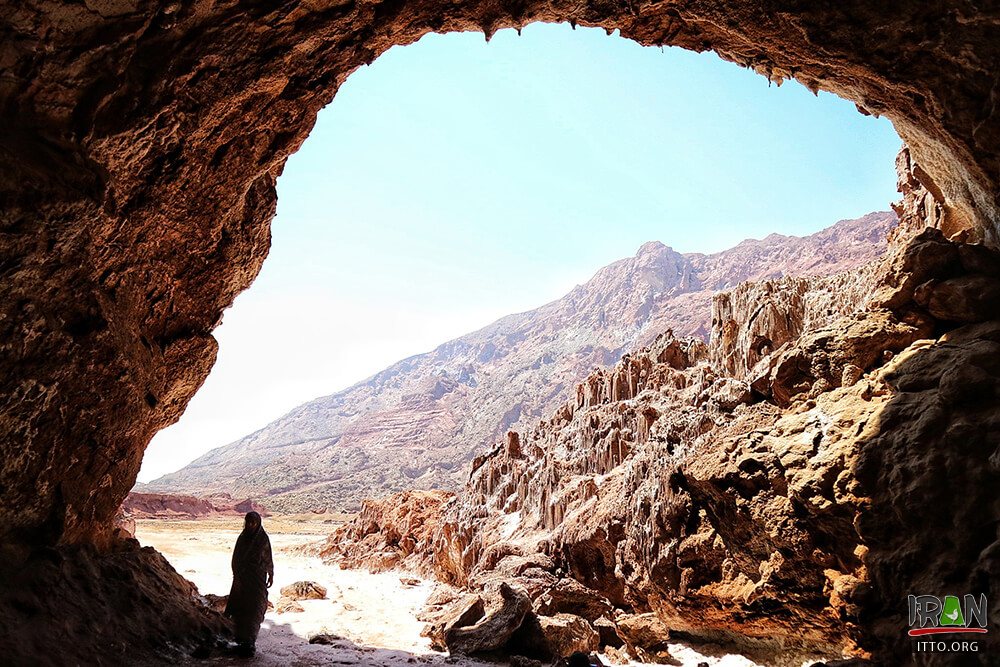 Namak Cave,Ghaar-e Namak,Namakdan Cave,Namakdan Mountain,Namakdan Dome,غار نمک,namakdaan cave,gharenamak,ghar namak,ghaare namak,gheshm,gheshm island,qeshm island,caves,غارنمکدان,غارنمک,قشم,جزیره قشم,خلیج فارس,persian gulf