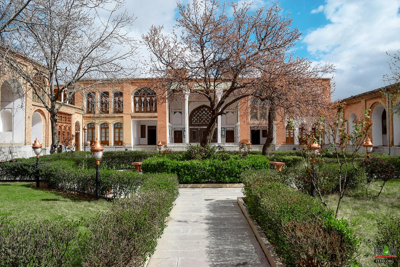 Asef Vaziri Edifice,Asef Vaziri's Mansion,Asef Museum,Sanandaj Anthropology Museum,Kurdish house,House of Kurd,Asef Vaziri Building,Khaneh Kurd,kord house,kurd house,kord mansion,kurd mansion,خانه وزیری,عمارت وزیری,خانه کرد,خانه کردی,sanandaj house,sanandaj museum,اقوام کرد,کردستان ایران,kordestan,kordistan,kurdistan,مردم کرد,kurdish people,kordish people,موزه مردم شناسی کردستان,Anthropology Museum,موزه مردم‌شناسی مناطق کردنشین,مکتب خانه,نگارخانه,صنایع دستی کردستان,kurdish handicrafts,khaneye kurd,khane kurd
