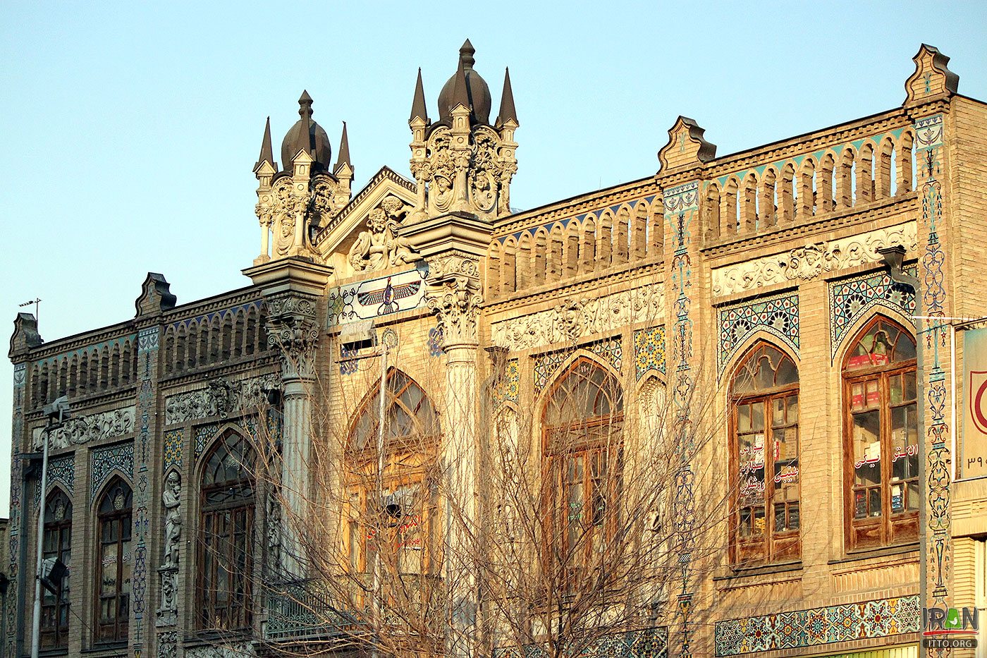 Roshan Passage,Saray-e Rowshan,سرای روشن تهران,خیابان ناصرخسرو تهران,naser khosro street,tehran nasserkhosro,naserkhosro st,کوچه مروی تهران