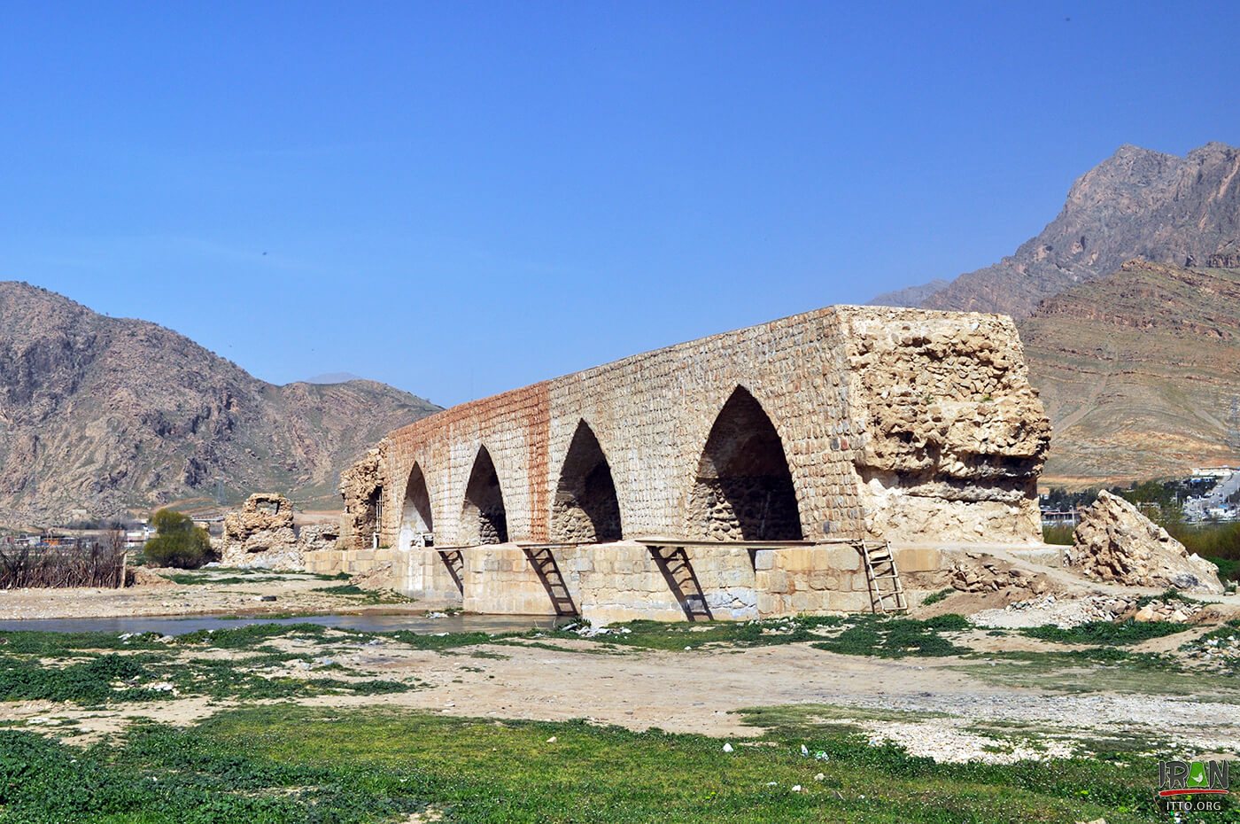 Broken Bridge,Pol Eshkesteh,طاق پیل اشکسه,پل شکسته,پل شاپوری,shapori bridge,lorestan,lurestan,khoramabad,khorram abad bridge,ساسانیان,شاپورخاست,شاپورخواست,shapoorkhast,shapourkhast,shahpoorkhast,shahpurkhast