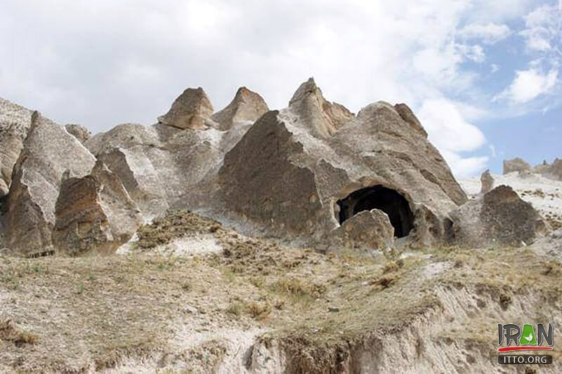 Tomb of Shirin and Farhad,گوردخمه سیرین و فرهاد,مقبره شیرین و فرهاد,قبر شیرین و فرهاد,چالدران,سیاه چشمه,siahcheshmeh,chalderan,chaldoran,shirin and farhad catacomb,shirin and farhad tomb