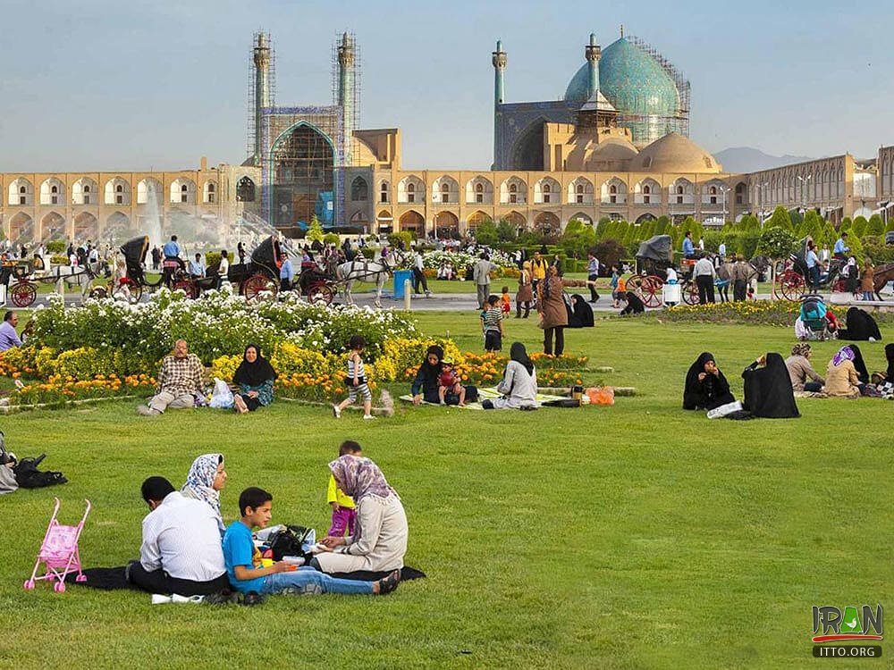 PHOTO Sizdah Bedar Iranians Celebrating Nature’s Day Iran Travel