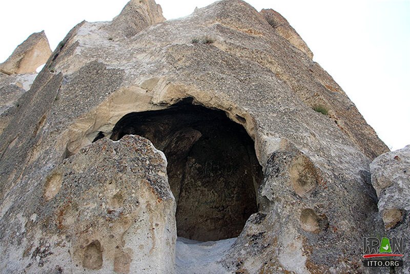 Tomb of Shirin and Farhad,Sa'dal rocky church,گوردخمه سیرین و فرهاد,مقبره شیرین و فرهاد,قبر شیرین و فرهاد,چالدران,سیاه چشمه,siahcheshmeh,chalderan,chaldoran,shirin and farhad catacomb,shirin and farhad tomb,آذربایجان غربی,azarbaijan gharbi,west azarbaijan,west azerbaijan,rock church,kelisaye sangi,kelisa sangi,rock church,rocky church,کلیسای صخره ای‎